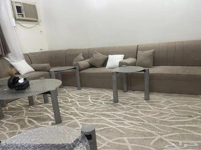 للبيع كنب صاله مع الفرشه والطاولات وستاره 0