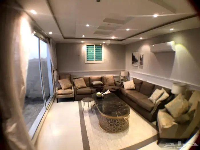 شقة بحي الوادي على شارع البحر الأحمر وجميع الخدمات متوفرة 0