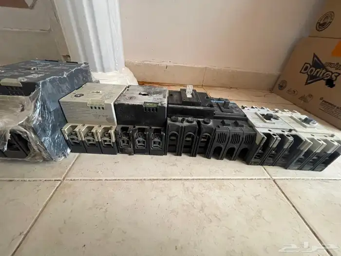 قواطع كهربائية متنوعة للبيع 8