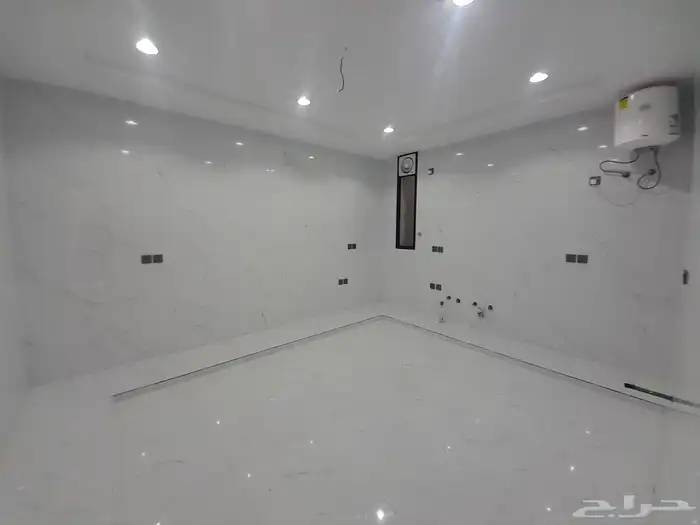 للبيع دور ارضي مع ملحق بمدخل سيارة تشطيبات فاخره بسعر 830الف 13
