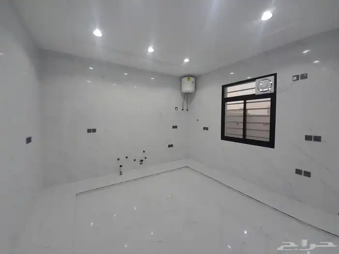 للبيع دور ارضي مع ملحق بمدخل سيارة تشطيبات فاخره بسعر 830الف 25