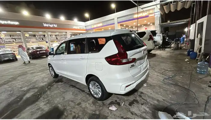 سوزوكي أرتيجا 2023 ابيض 14