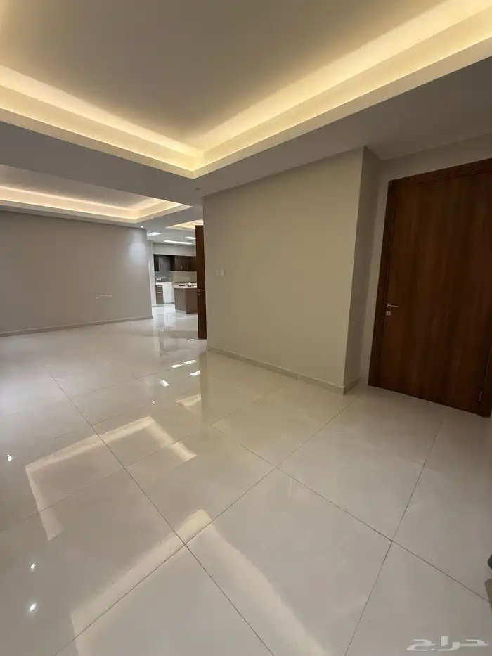 دور العارض بمدخل سياره 6