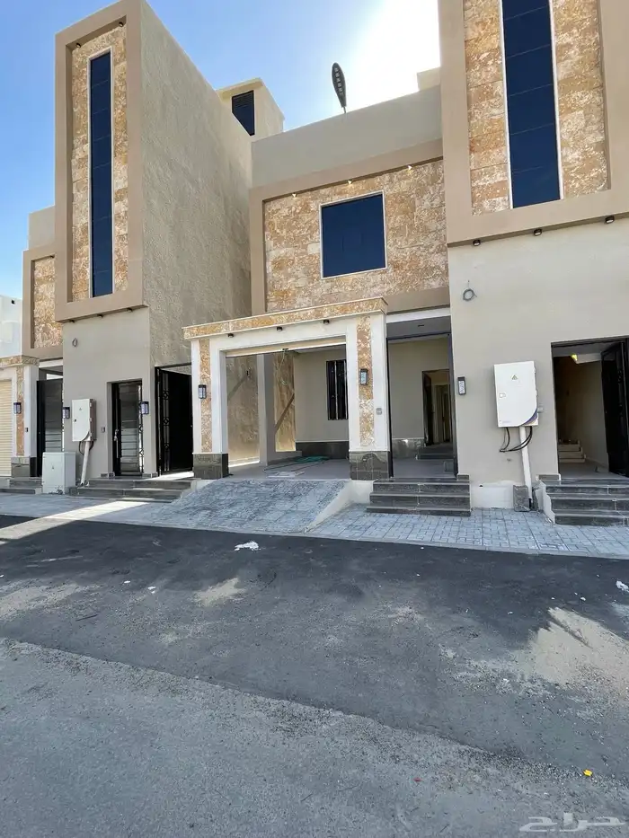 للبيع دور ارضى بحوش وبايكة سياره طريق ابها الخميس مقابل ضمك 23