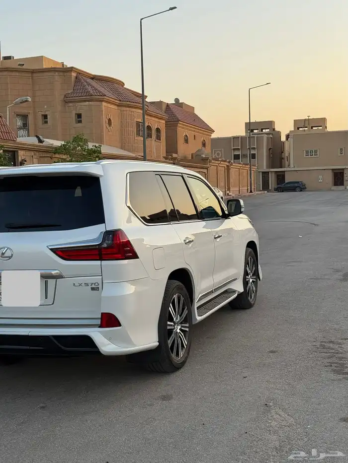 لكزس 2016 LX570 فل كامل 4