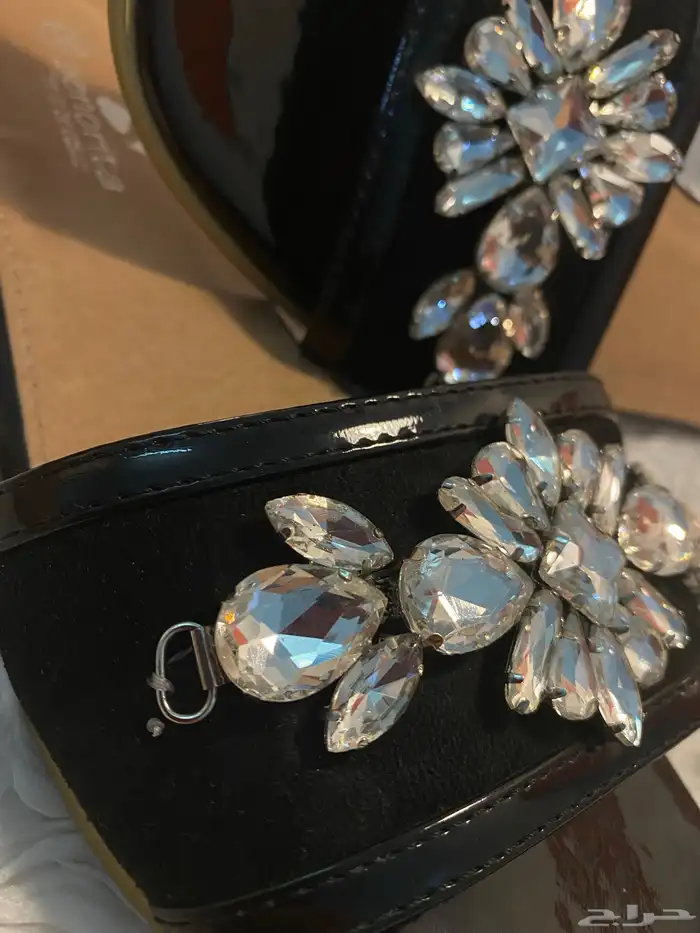 9 احذيه بسعر مغري 25