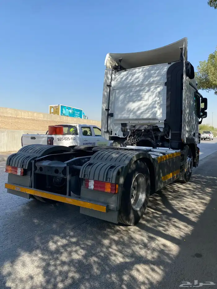 للبيع راس شاحنة اكتروس موديل 2010 3