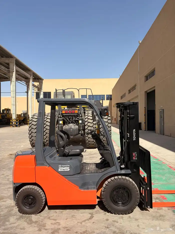 TOYOTA FORKLIFTS AND MATERIAL HANDLING EQUIPMENT 3