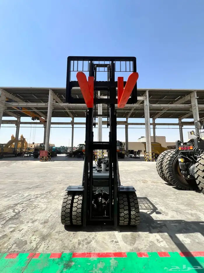 TOYOTA FORKLIFTS AND MATERIAL HANDLING EQUIPMENT 12