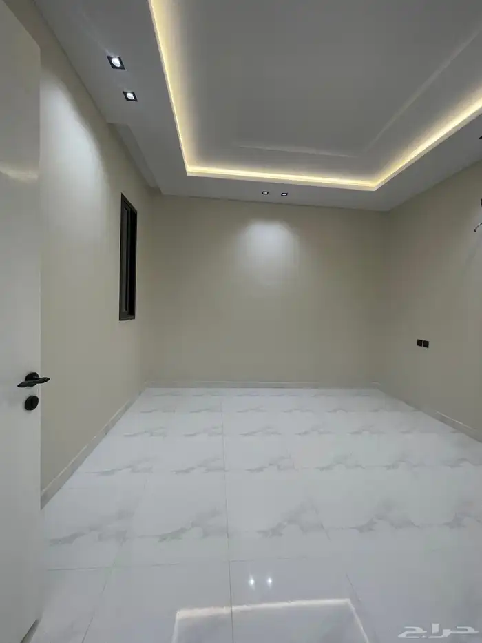 للبيع شقه علويه بسطح ومصعد من 480 الف ابها حى البديع 12