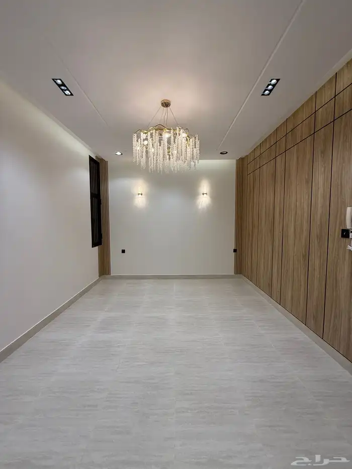 للبيع شقق ارضيه وشقق علويه تشطيب VIP ف ابها حي الموظفين 11
