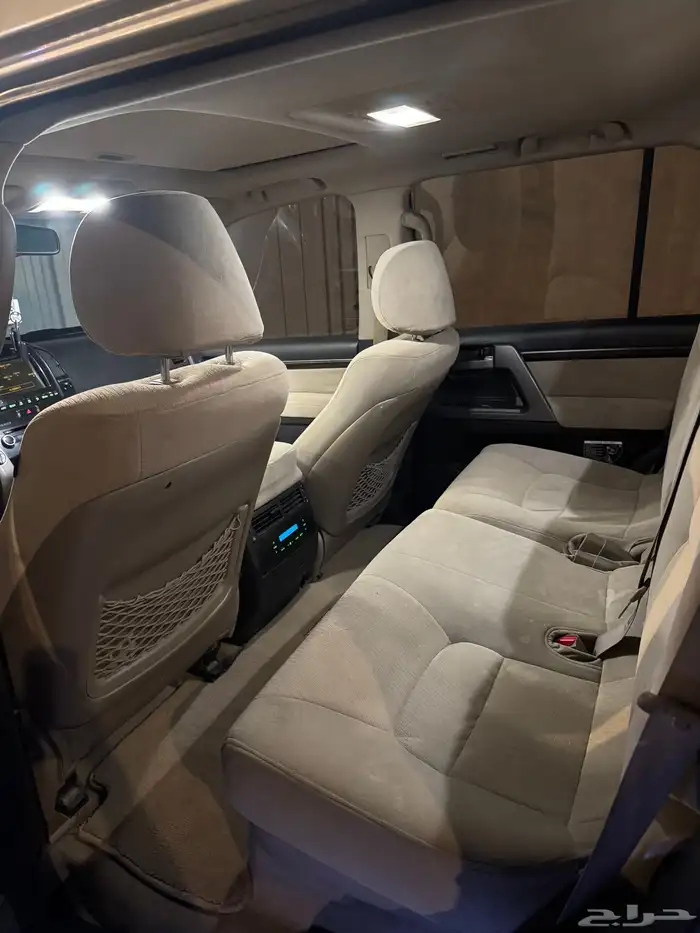 لاندكروزر VXR مجهز كامل 5