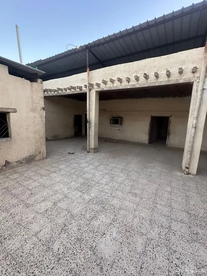 للايجار بيت شعبي 9 غرف 3