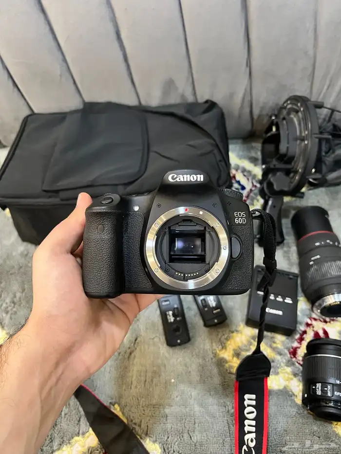 كاميرا كانون 60D مع معدات تصوير بسعر مناسب 0