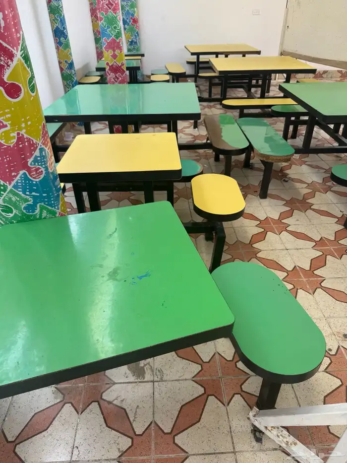 طاولات وكراسي 1