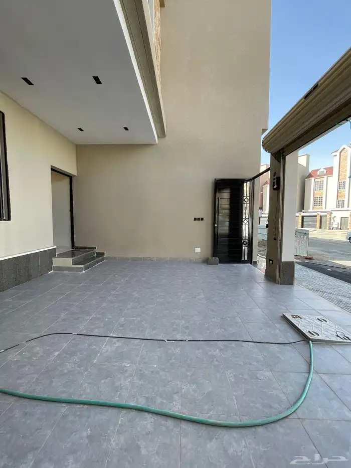 للبيع دور ارضى بحوش وبايكة سياره طريق ابها الخميس مقابل ضمك 4