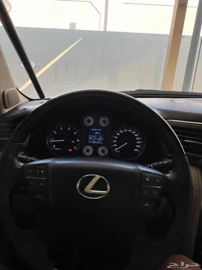 جيب لكزس LX570 مديل 2009 لوايح دبي 9