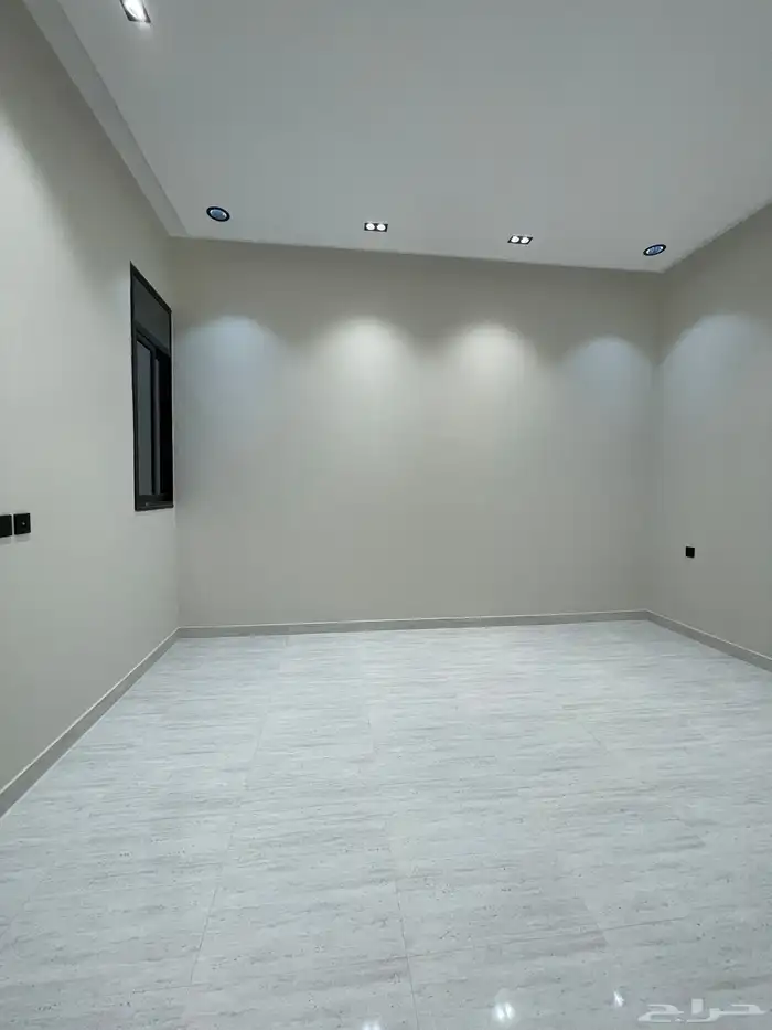للبيع دور ارضى بحوش وبايكة سياره طريق ابها الخميس مقابل ضمك 21