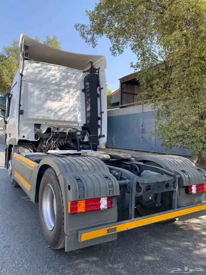 للبيع راس شاحنة اكتروس موديل 2010 2