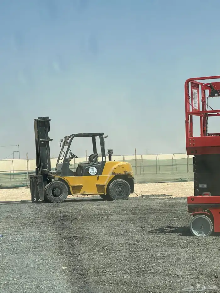 رافعه شوكيه فوركلفت سيزرلفت مان لفت للايجار Forklift 4