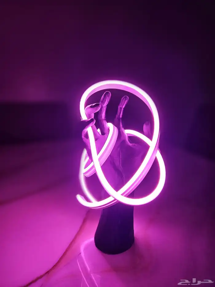 إضاءة نيون فنية بتصميم يد ثلاثية الأبعاد 0