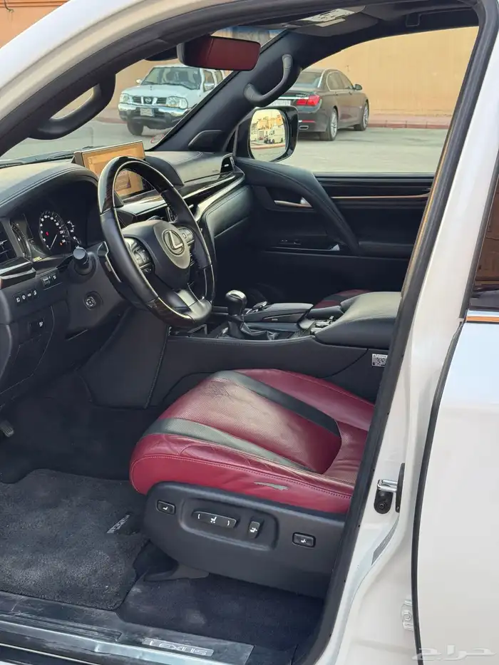 لكزس 2016 LX570 فل كامل 12