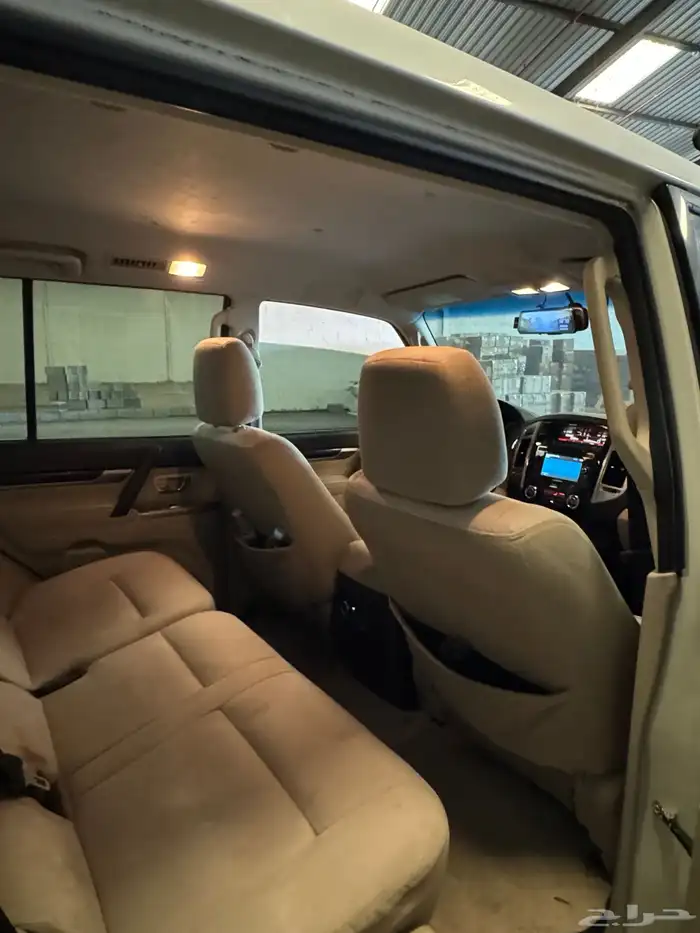 Mitsubishi Pajero V6 3.6L GLS 5