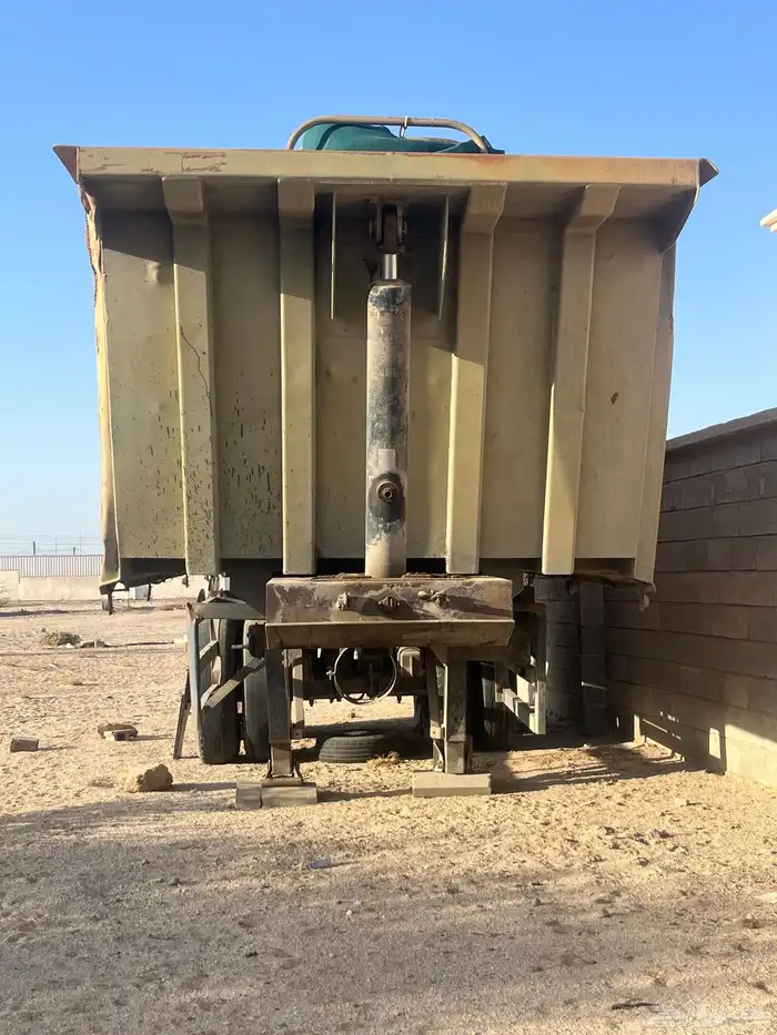 صندوق قلاب نظيف وسليم من الكسور 0