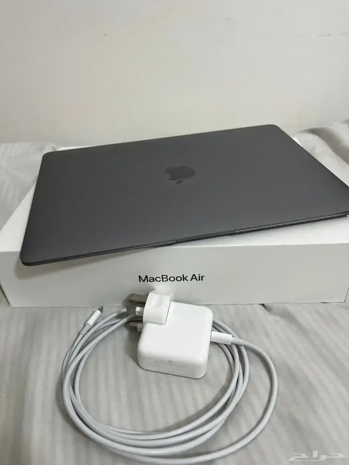 لابتوب ماك بوك اللون رمادي فلكي للبيع 0