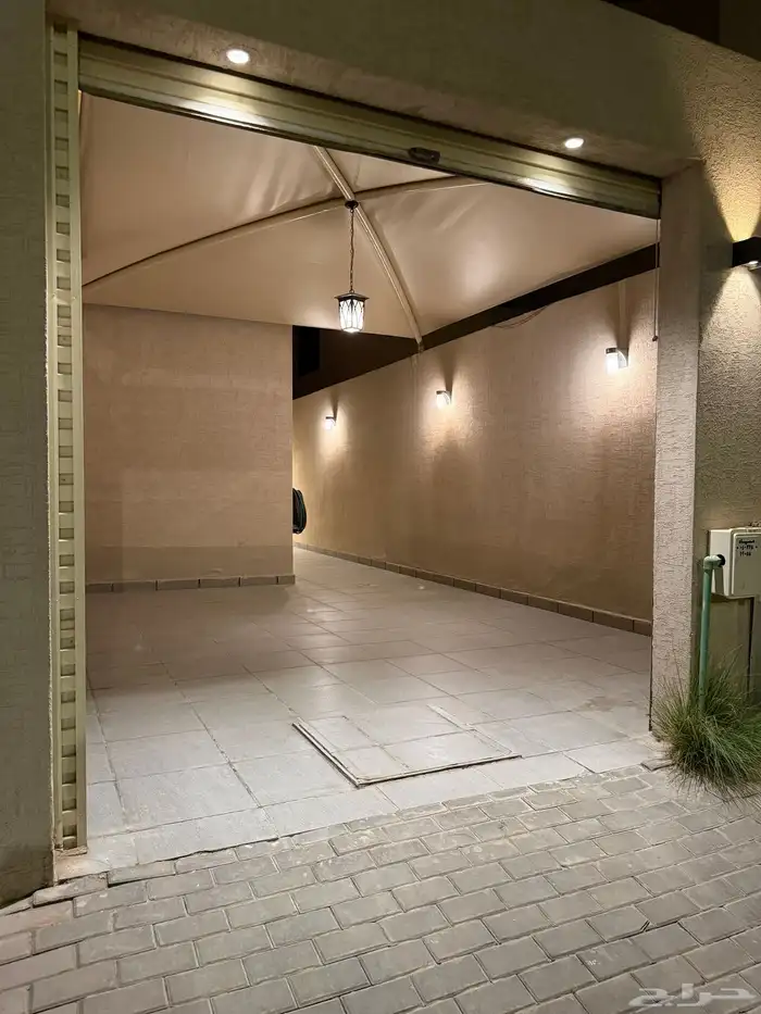 دور العارض بمدخل سياره 1