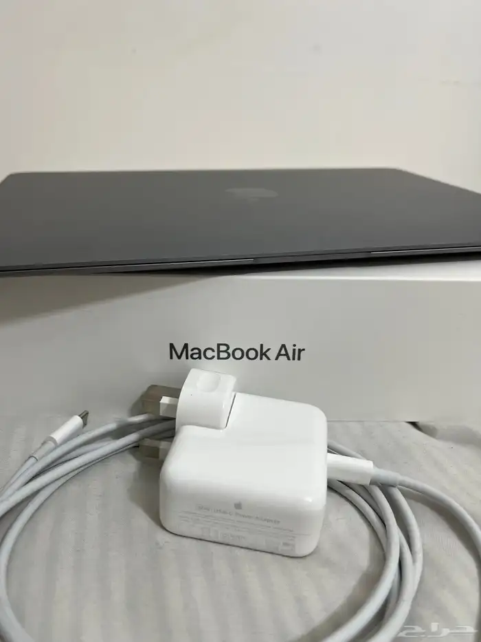 لابتوب ماك بوك اللون رمادي فلكي للبيع 1