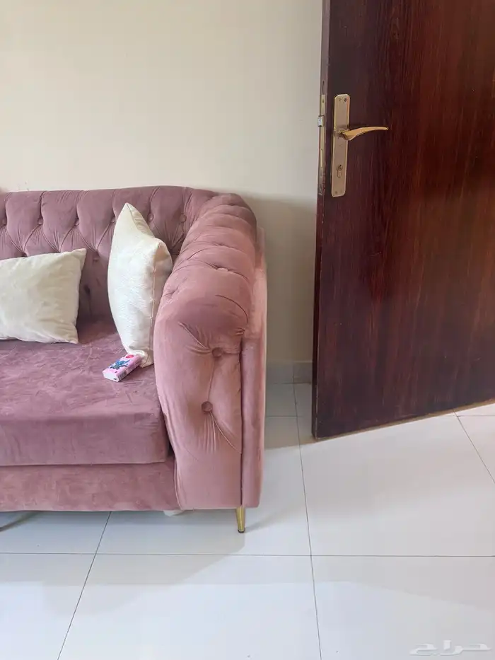 كنب جديد لو سنه بس سبب البيع نقل من المنطقه الغرفه كبيره 1