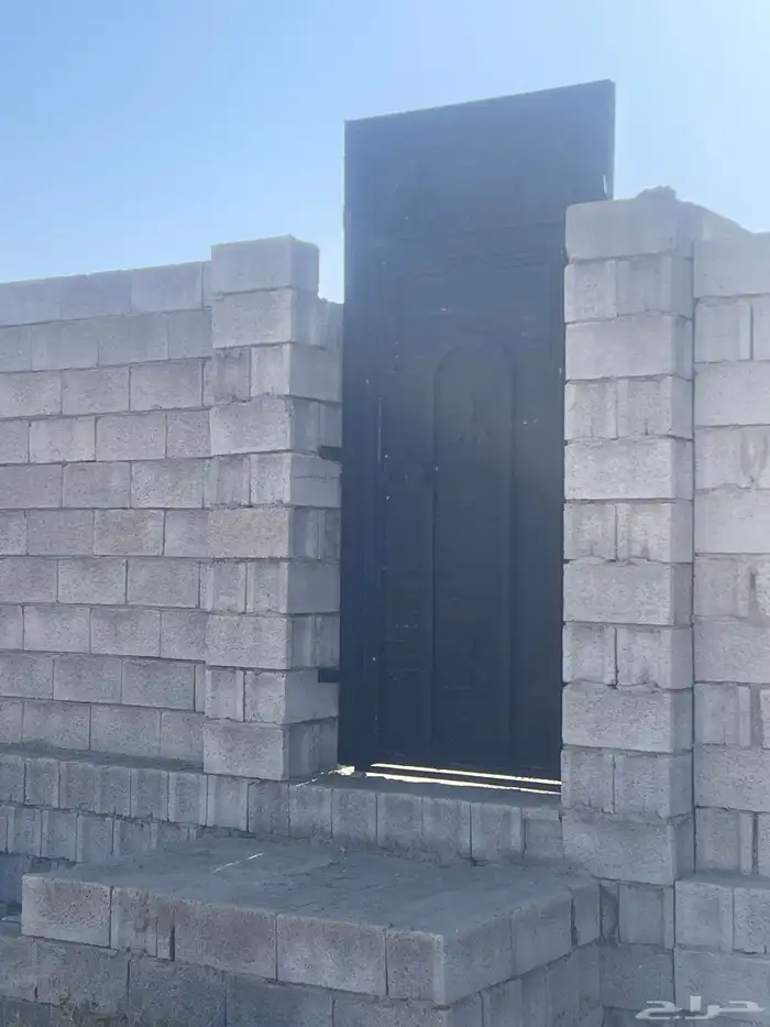 ارض للبيع حوش مع خزان و2 بوابة 6