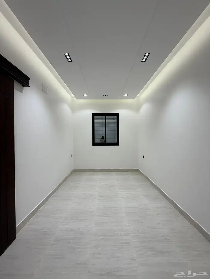 للبيع شقق ارضيه وشقق علويه تشطيب VIP ف ابها حي الموظفين 5