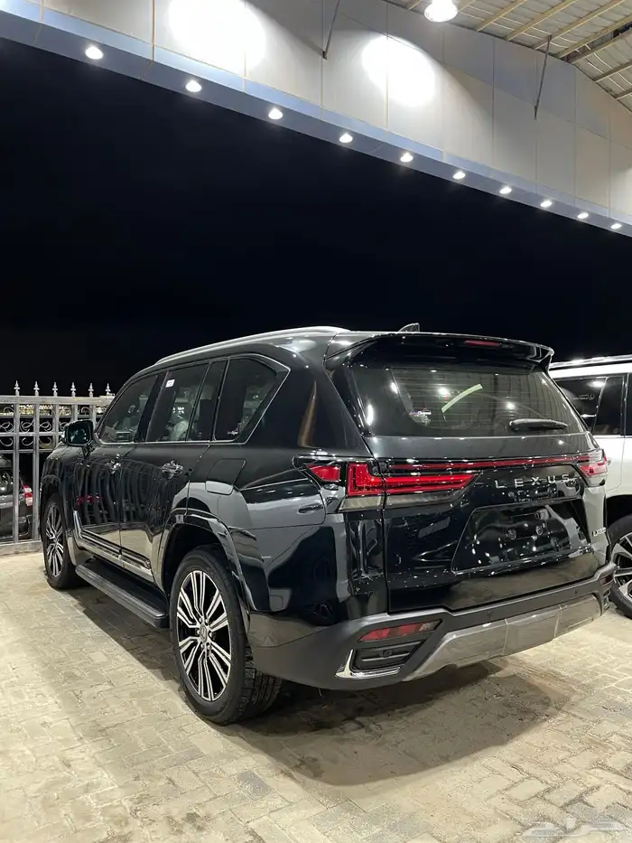 للبيع لكزس LX600 بي بي 2025 فل كامل عبداللطيف عداد 4 الاف 8