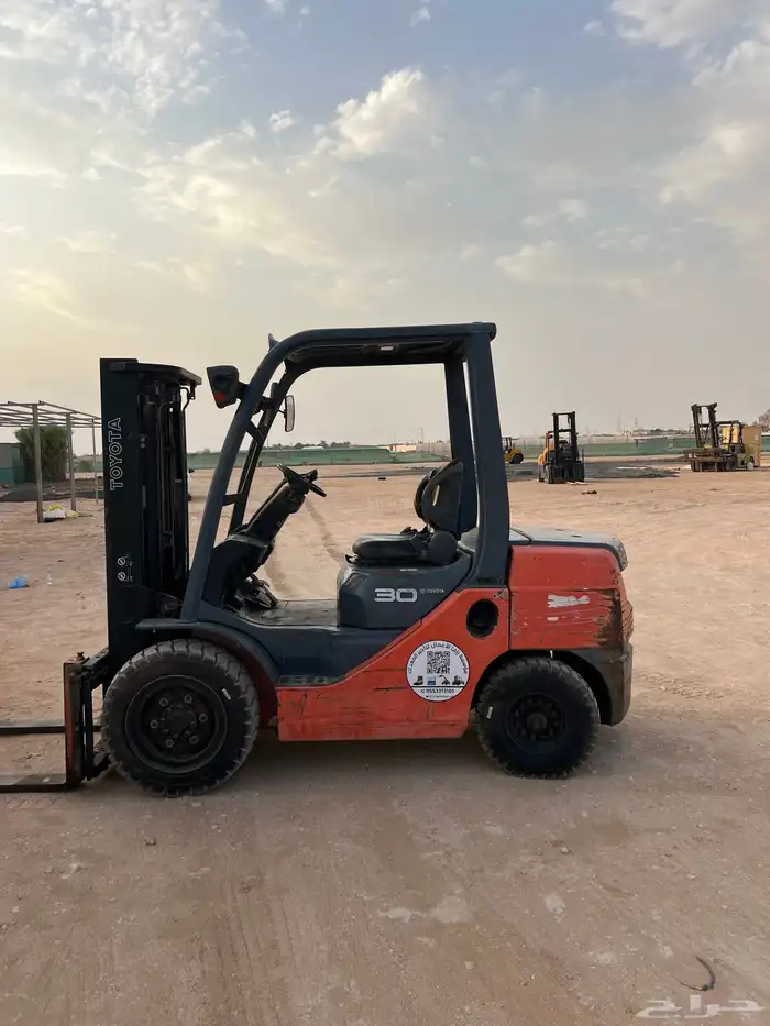 رافعه شوكيه فوركلفت سيزرلفت مان لفت للايجار Forklift 2