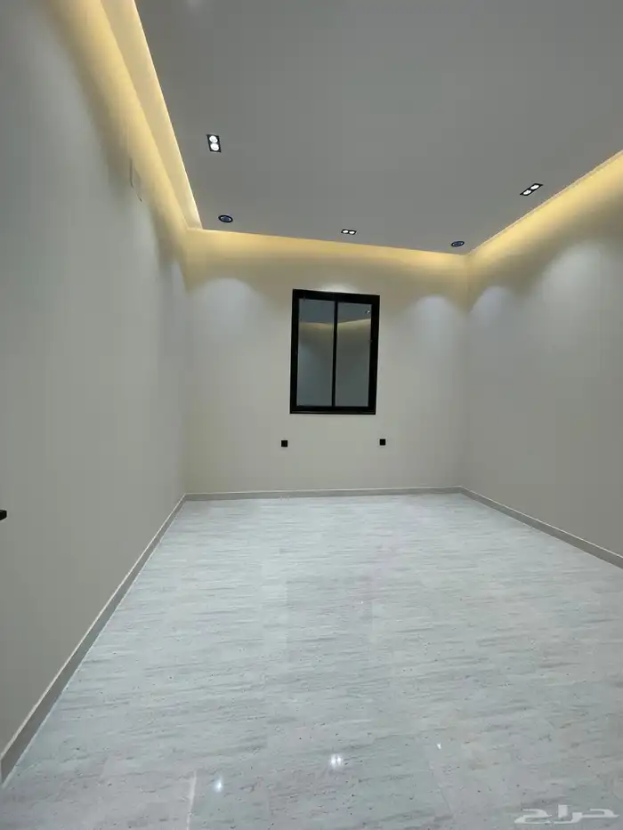 للبيع دور ارضى بحوش وبايكة سياره طريق ابها الخميس مقابل ضمك 17