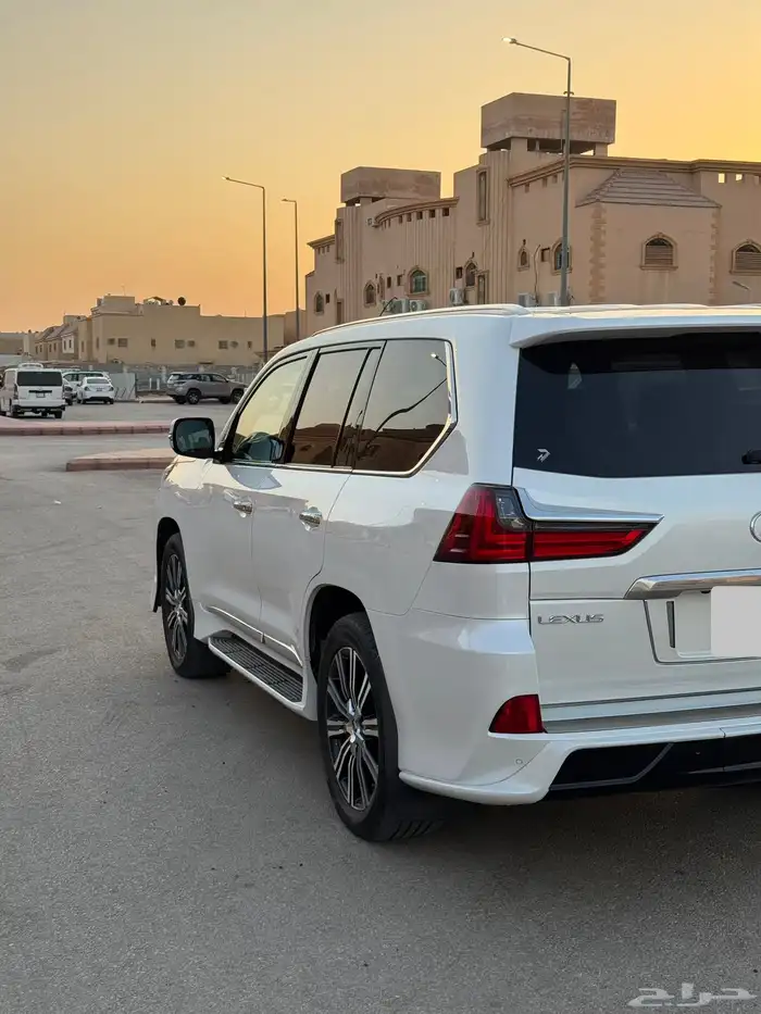 لكزس 2016 LX570 فل كامل 5