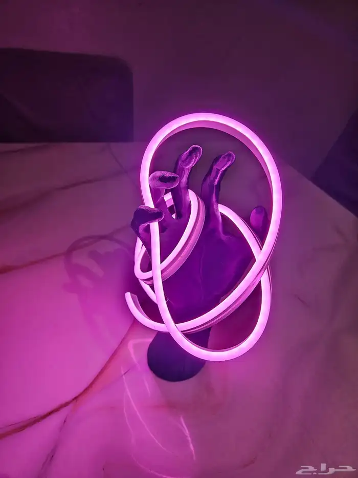 إضاءة نيون فنية بتصميم يد ثلاثية الأبعاد 3