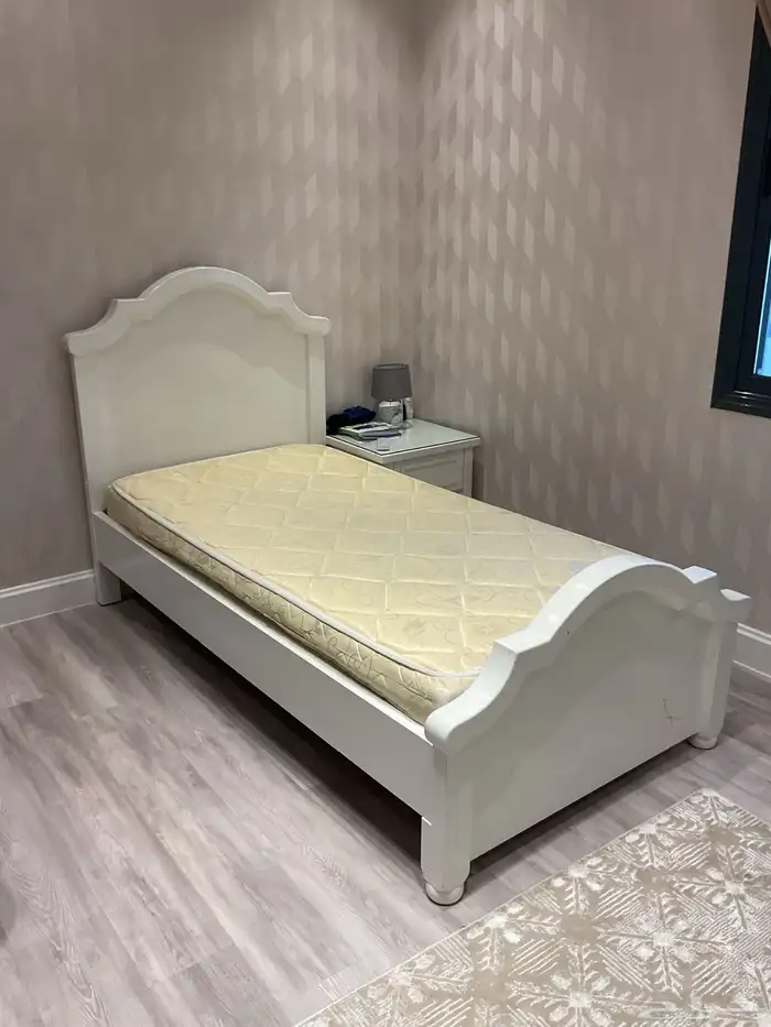اثاث غرفة نوم مستعمل نظيفة وسليمة للبيع 4