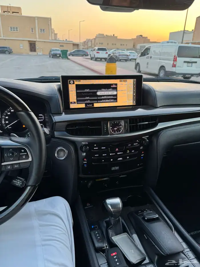 لكزس 2016 LX570 فل كامل 15