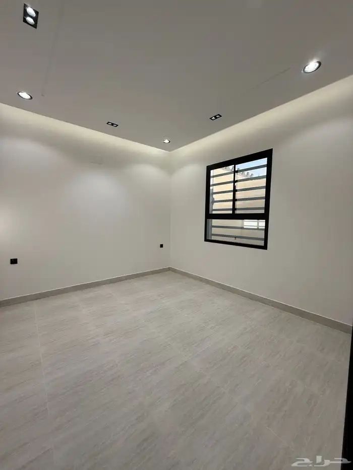 للبيع شقق ارضيه وشقق علويه تشطيب VIP ف ابها حي الموظفين 15