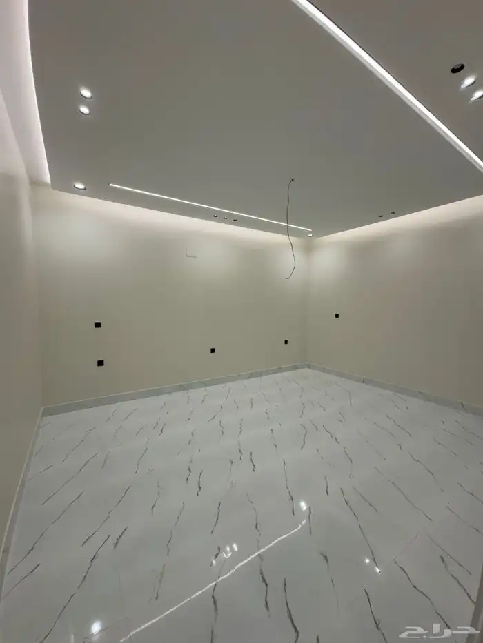 للبيع بالمحاله روف علوي دور ثاني مع ملحق تشطيب vip 18