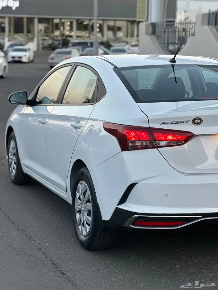 اكسنت 2023 ابيض 12