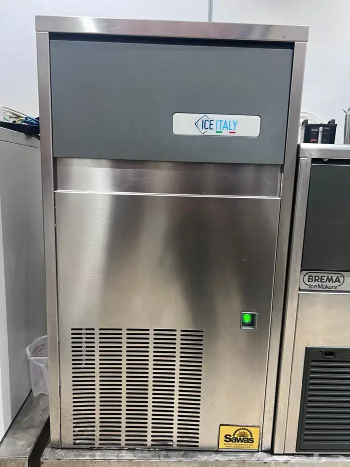 صانعه ثلج مستعمله نظيفة بسعر مغري 1