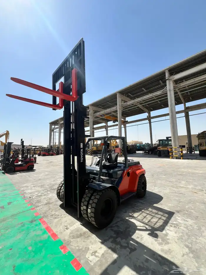 TOYOTA FORKLIFTS AND MATERIAL HANDLING EQUIPMENT 14