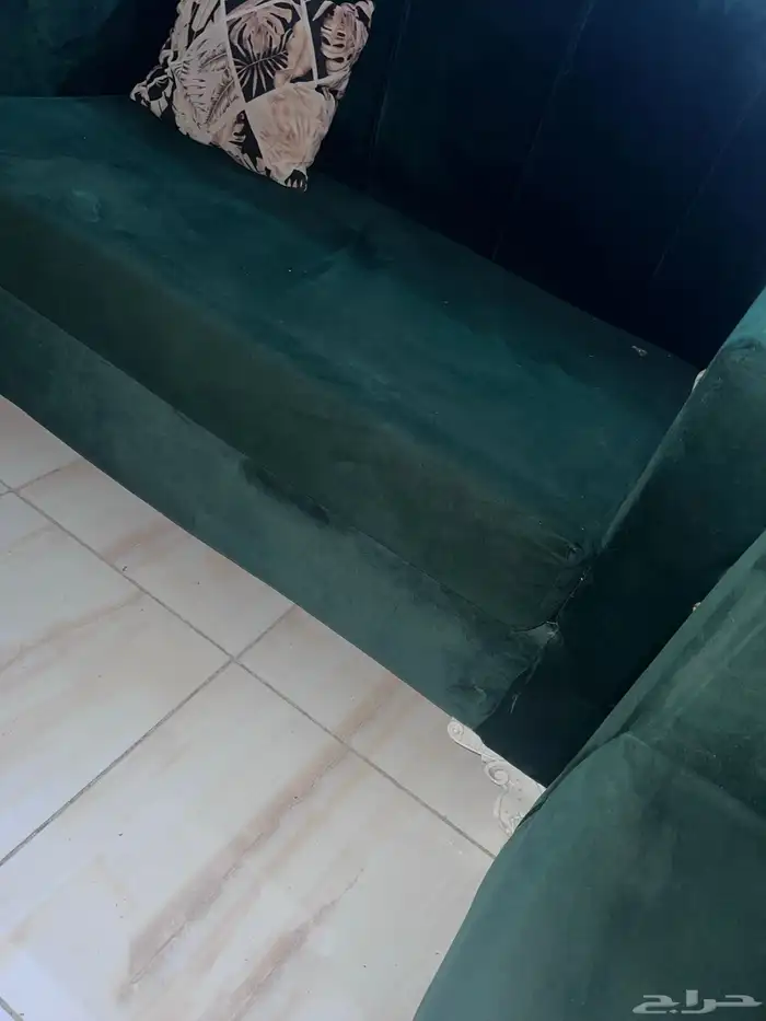 طقم كنب للبيع المستعجل عيبها واحد فقط وموضح في الصوره 3