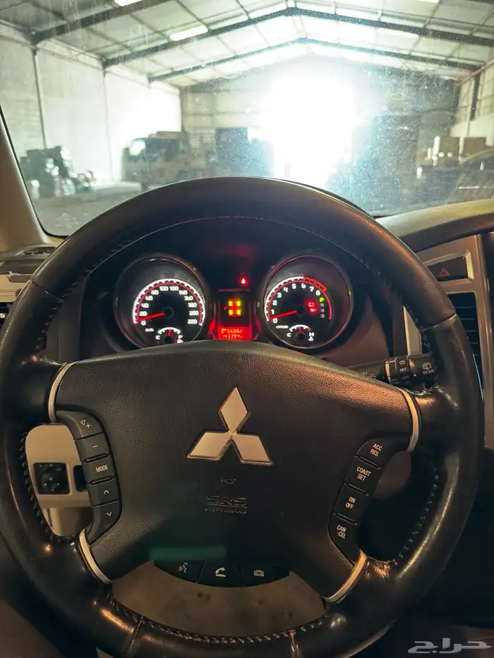 Mitsubishi Pajero V6 3.6L GLS 9