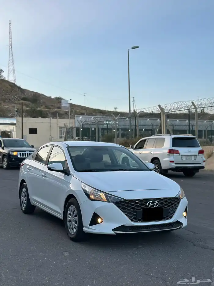 اكسنت 2023 ابيض 2