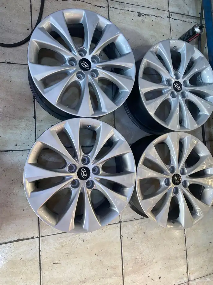 طقم جنوط ازيرا مقاس 18اصليه وكاله 2012 4